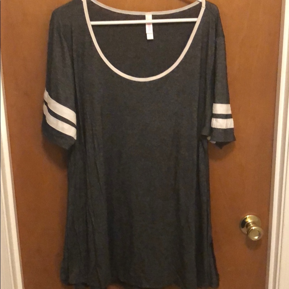 Lularoe Classic Tee